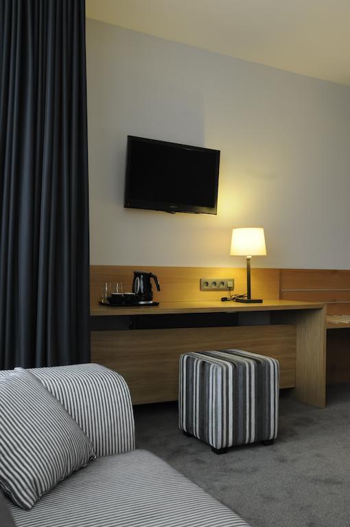 Hotel Den Hof Zelzate Habitación foto